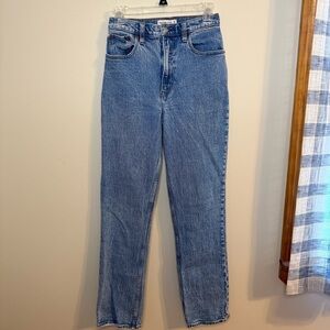 ABERCROMBIE ‘90s Straight Ultra High Rise 2 Regular Medium Wash Curve Love